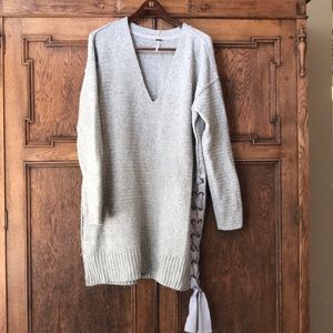 Lovely Free People Sweater - Soft & Cozy!